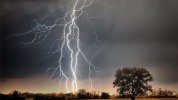 Lightning-strike-photo.jpg